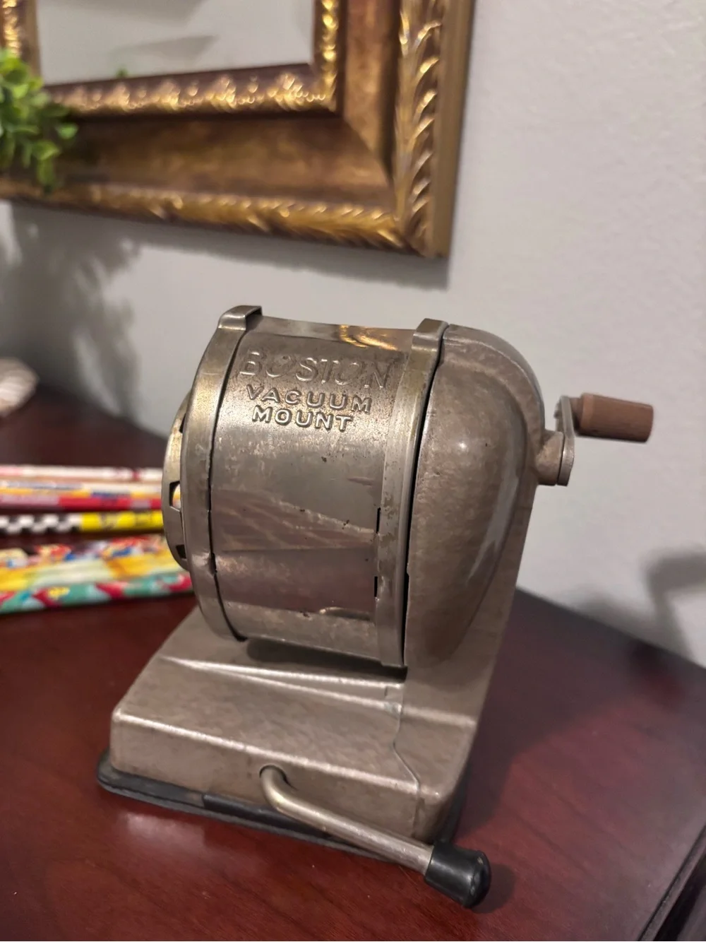 Boston vacuum mount Metal Pencil Sharpener w/Free Disney/NFL/NY Taxi Pencils.